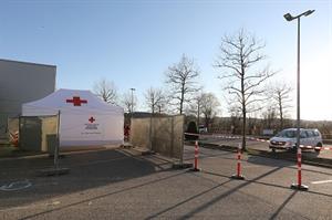 Foto für Rotes Kreuz errichtet im Testlauf ersten Corona-Abstrich-Drive-In in Oberösterreich